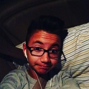 Meet your Posher, Derek