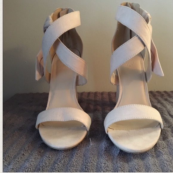 💎BRAND NEW💎 Pink Cream Heels