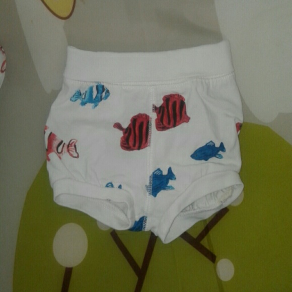 Short Set - Picture 2 of 3