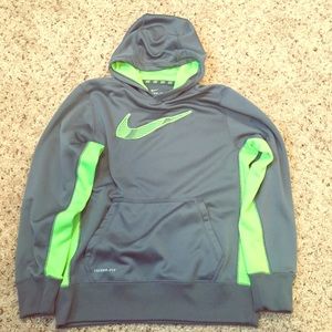 Boys Nike Therma Fit sweatshirt
