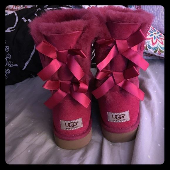 Pink bailey bow ugg boots