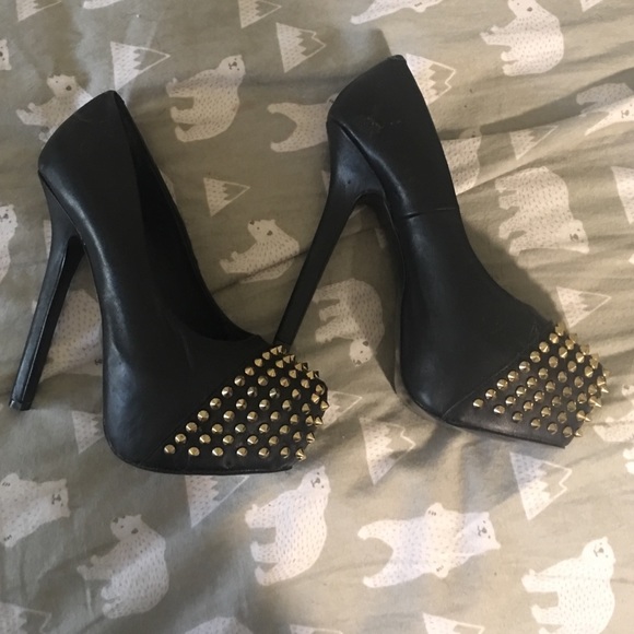 6in Steve Madden studded heels*negotiable