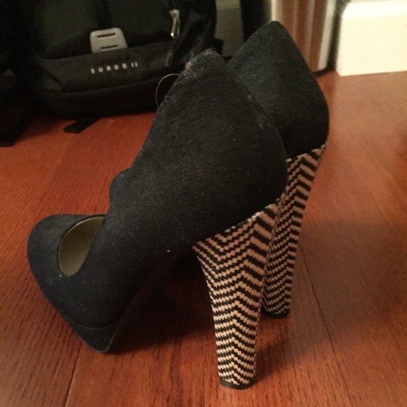 Shii black chevron heels