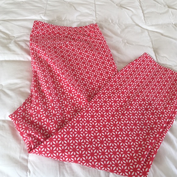 Old Navy Diva Cut Skinny Pants - Picture 2 of 3