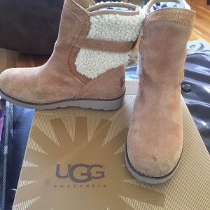 Kids size 2 ugg boots!