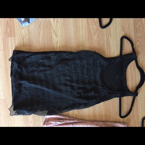 Jessica Simpson black shirt