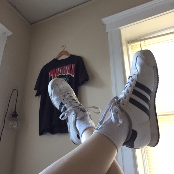 Women's adidas Samoa size 8