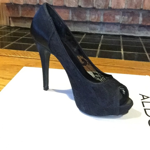 Satin and lace Aldo pumps