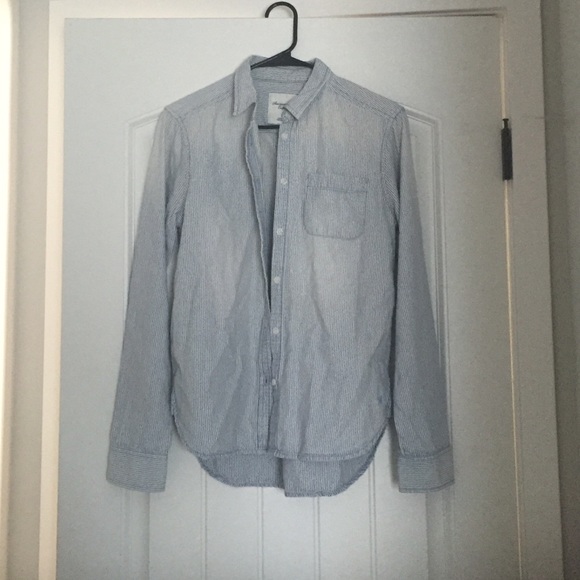 American Eagle Button Up