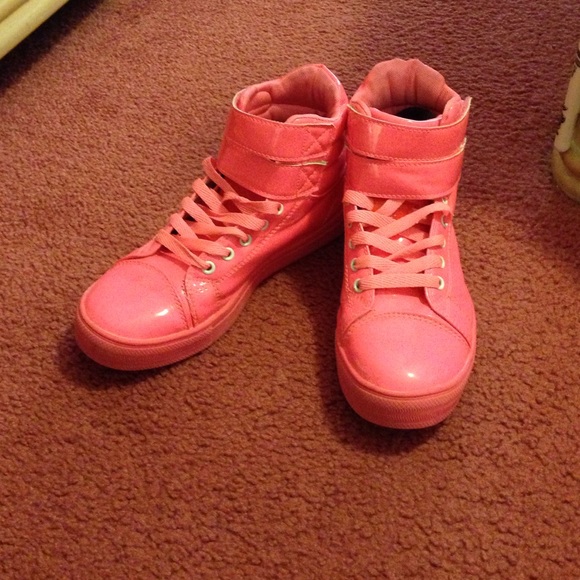 Pink dance/tennis shoes - Picture 1 of 4