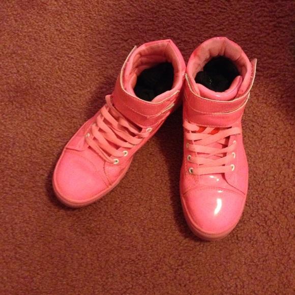 Pink dance/tennis shoes - Picture 2 of 4
