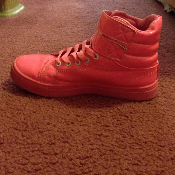 Pink dance/tennis shoes - Picture 3 of 4