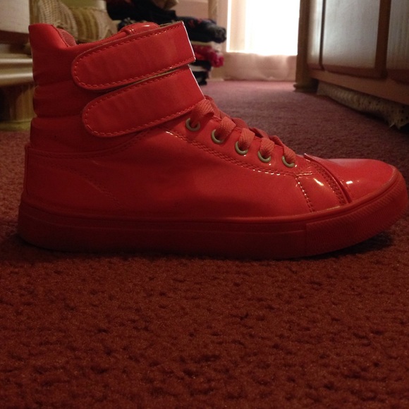 Pink dance/tennis shoes - Picture 4 of 4