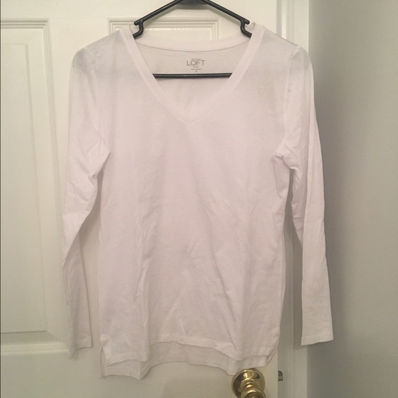 White v-neck long sleeve