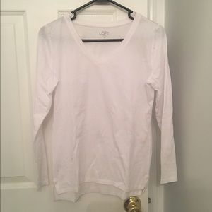White v-neck long sleeve