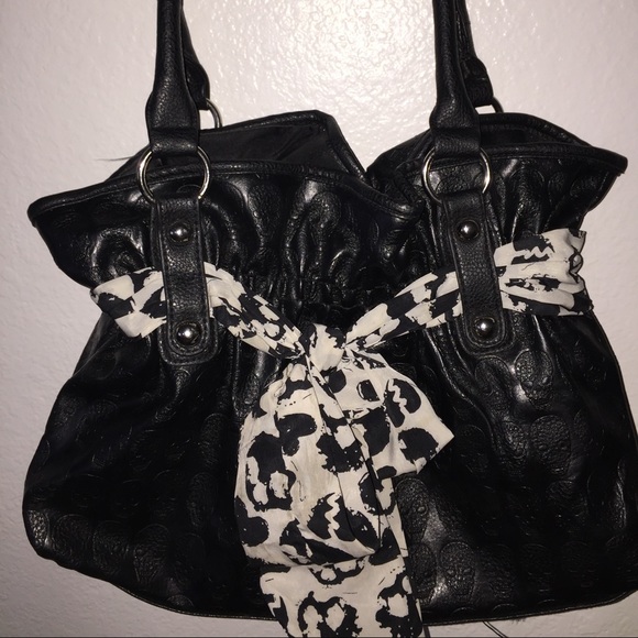Black skull bag