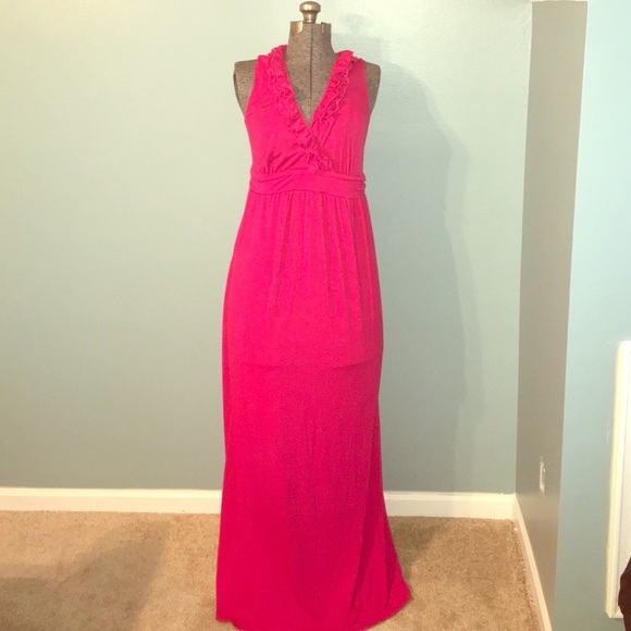 Ruffel neck maxi dress