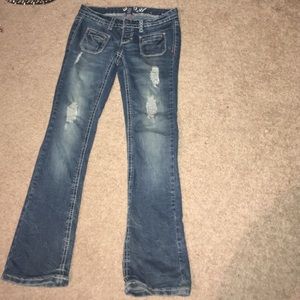 Hot stretch ripped jeans! Shake it country girl!