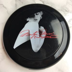 MAC limited edit. "Forever Marilyn" Beauty Powder