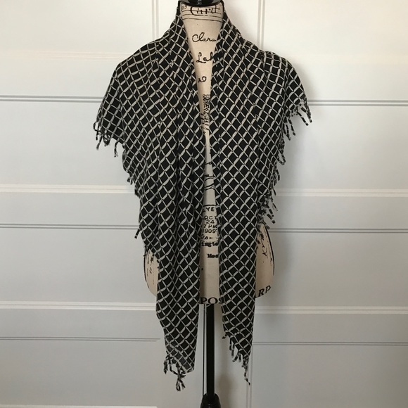 Aritzia Accessories - Black & Cream Geo Print Scarf!
