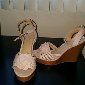 Light pink wedges
