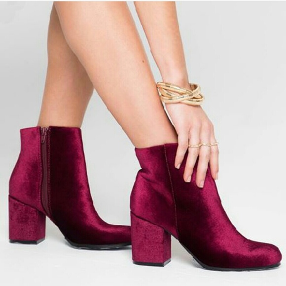 //Holiday Collection "16// Velvet Ankle booties - Picture 2 of 3