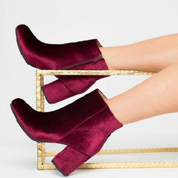 //Holiday Collection "16// Velvet Ankle booties - Picture 3 of 3
