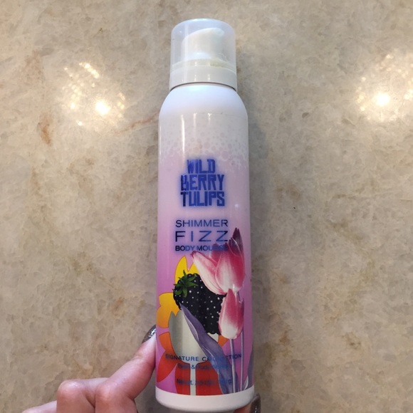 Wild berry tulips shimmer fizz