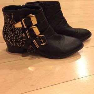 Forever 21 Black and Gold Booties Size 6