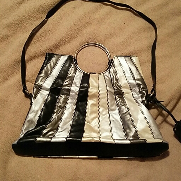 Multicolored metallic ring purse