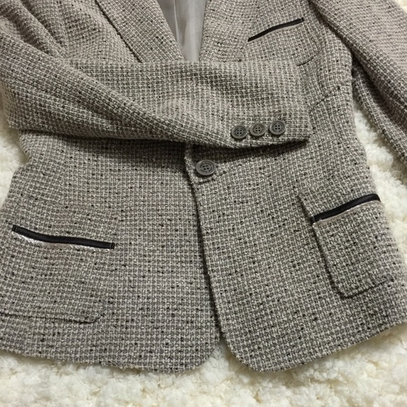 Gorgeous fitted blazer - Picture 2 of 4