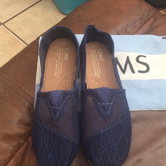 Brand New Authentic Toms - Picture 1 of 4