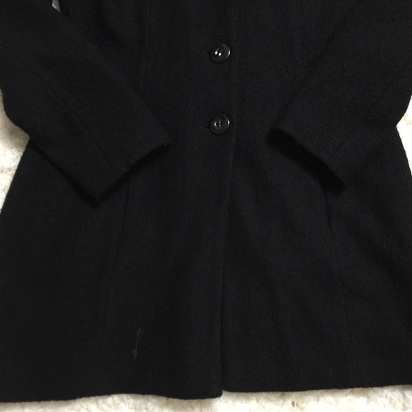 Make a statement with this sweater jacket - Picture 3 of 4