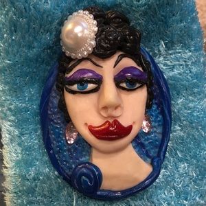 ⬇️Exotic lady embellished polymer clay pin💋
