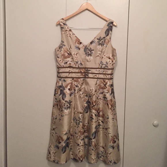 Floral Dress - Picture 2 of 3