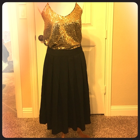 Tea & Cup Black pleated skirt