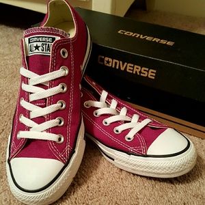 Converse Low Top Dark Magenta