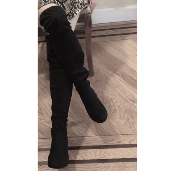 ✨LAST ONES✨Black over the knee boots - Picture 4 of 8