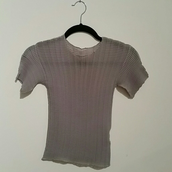 Elegant pleated shell