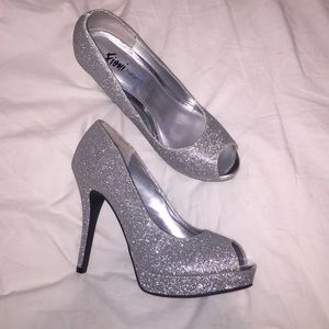 NWT Silver Sparkle Peep Toe Pumps!