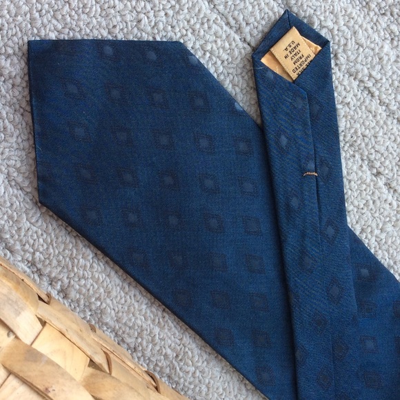Vintage Other - Donna Karan Indigo Blue Lucky Diamond Dad's Tie Vintage Other - Donna Karan Indigo Blue Lucky Diamond Dad's Tie