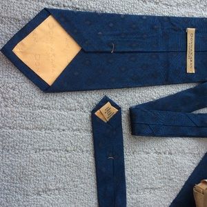 Vintage Accessories - Donna Karan Indigo Blue Lucky Diamond Dad's Tie Vintage Accessories - Donna Karan Indigo Blue Lucky Diamond Dad's Tie