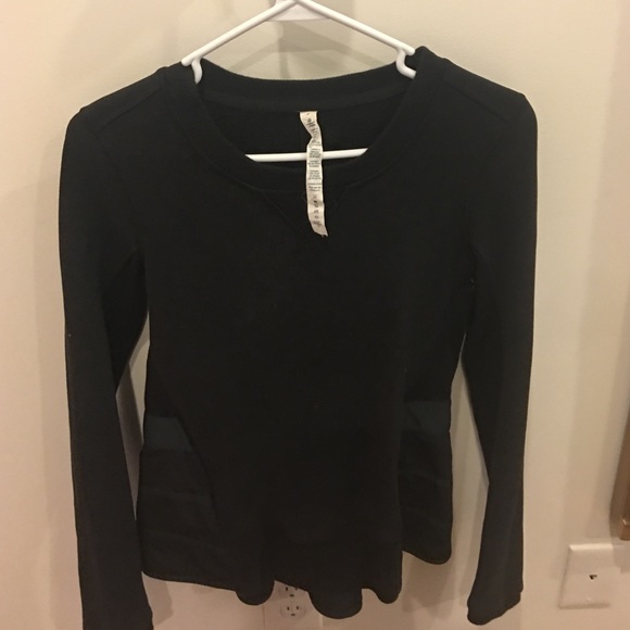 Lululemon black ruffle back sweatshirt
