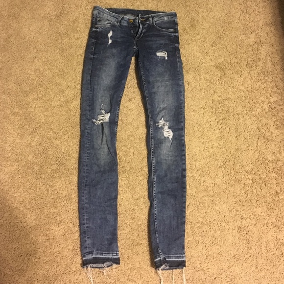 Distressed skinny jean