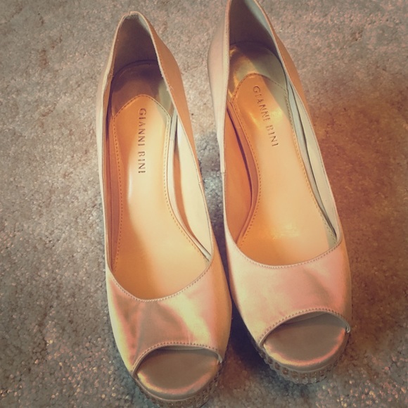 Heels - Picture 1 of 4