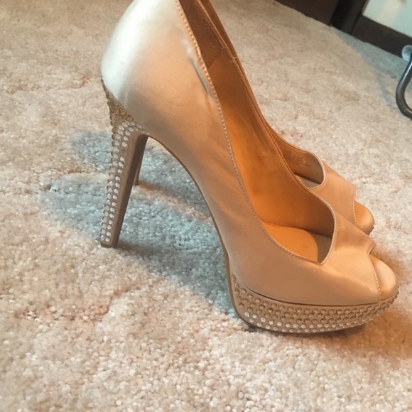 Heels - Picture 2 of 4