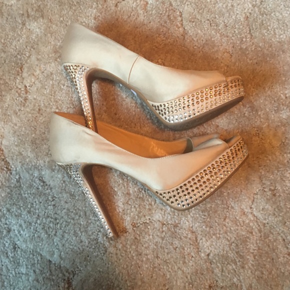 Heels - Picture 3 of 4