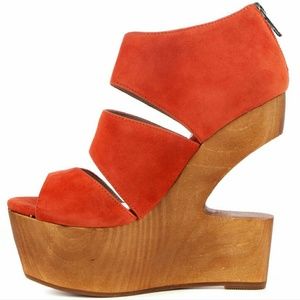 Dolce Vita DV8 Julia Wedge in Coral Suede Size 6