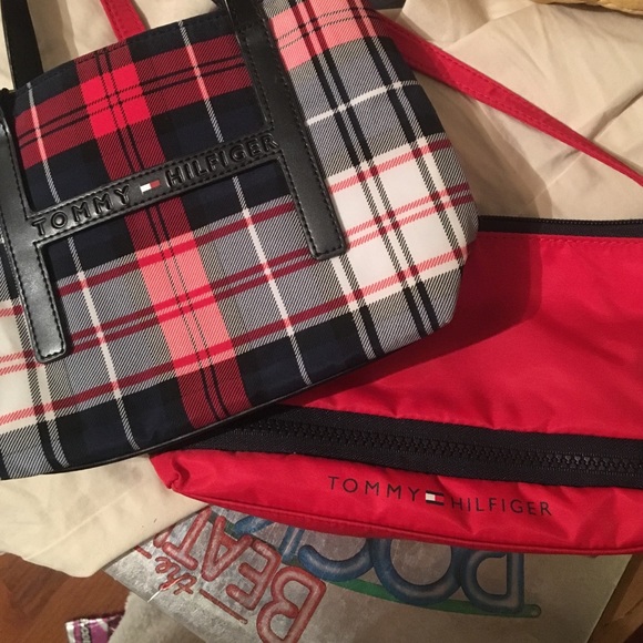 2 Tommy Hilfiger purses