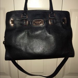 Black Leather Michael Kors bag. Good condition.
